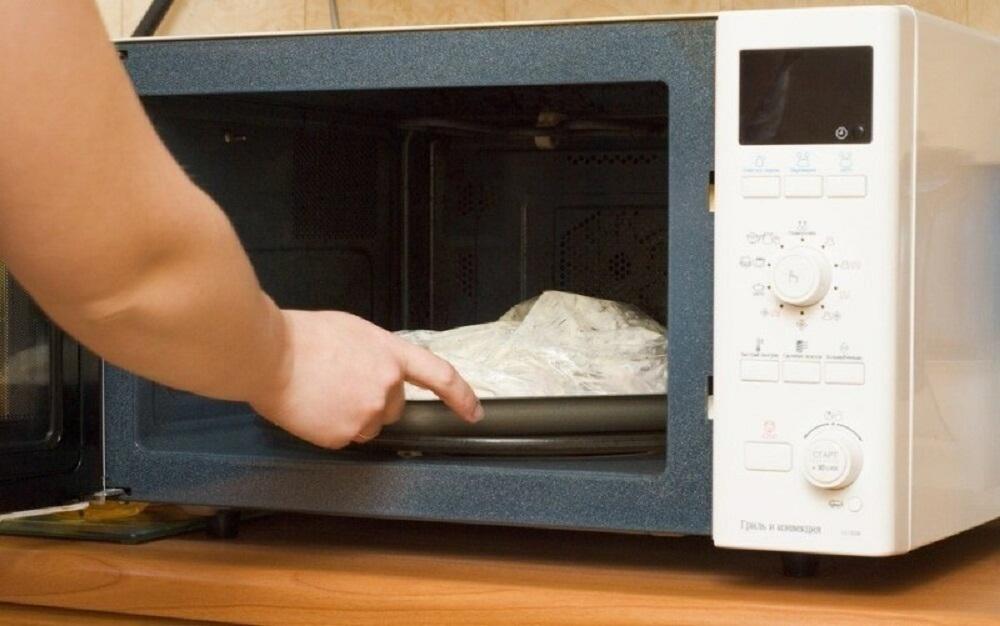 Limpiar microondas quemado