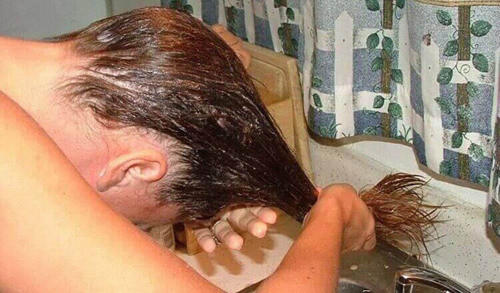 Не могу промыть волосы они как грязные может это от воды