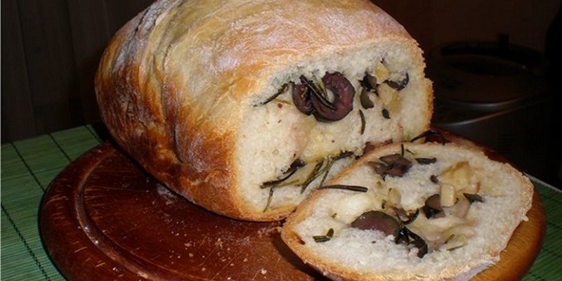 итальянский хлеб с оливками