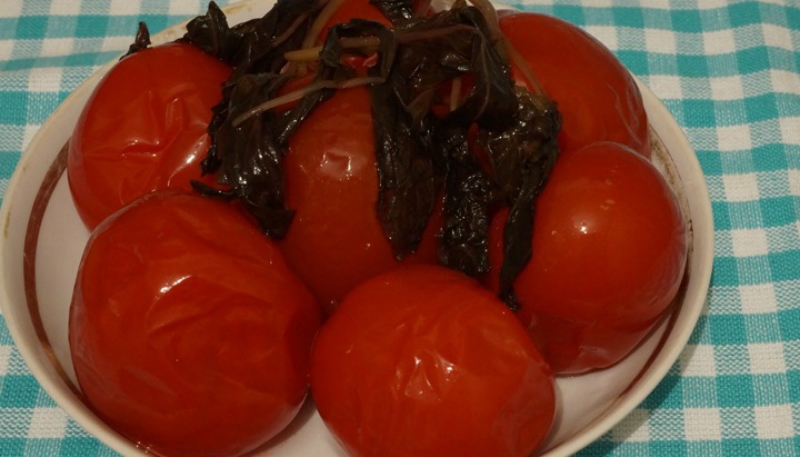 маринованные помидоры с базиликом